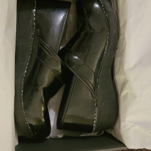 DANSKO XP 2.0 Black Patent Clog. Used, good condition. - Picture 4 of 5